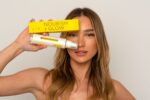 BEE FACTOR NOURISH + GLOW / ΘΕΡΑΠΕΙΑ ΕΝΥΔΑΤΩΣΗΣ & ΛΑΜΨΗΣ ΜΑΛΛΙΩΝ – 100ML - Image 3